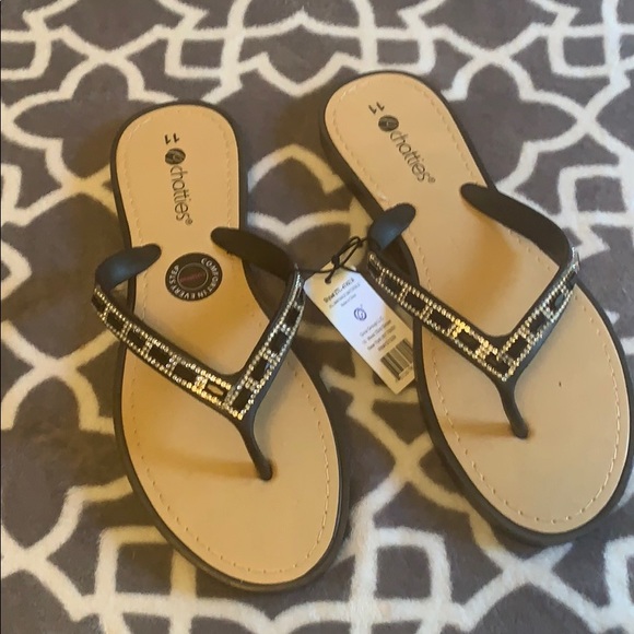 chatties Shoes - Chatties Comfort Flip Flops. Size 11. NWT